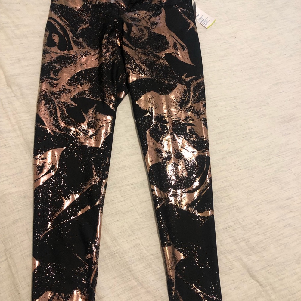 Old Navy NWT black and metallic gold high rise leggings